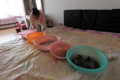 永登楼上漏水，住户失联，小区没物管，业主维权难！律师来支招……